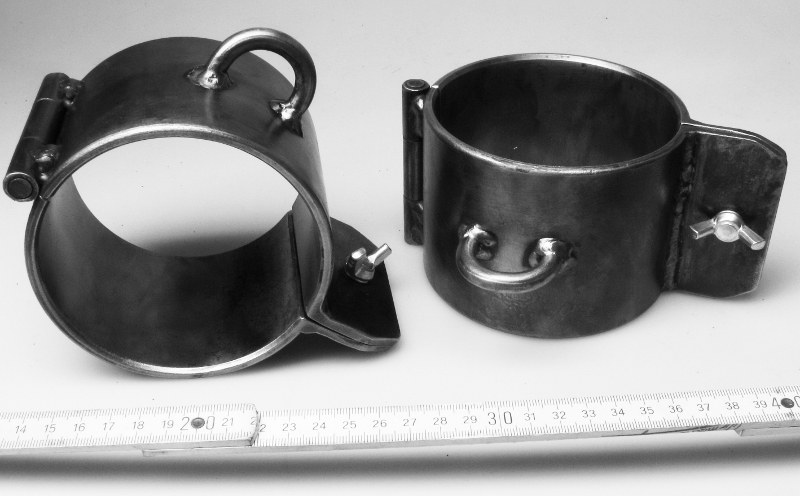 Die Fetten - Stahlfesseln in Extra-Breit - Fuss