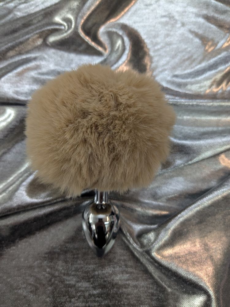 Niedlicher Buttplug aus Metall für Petplay