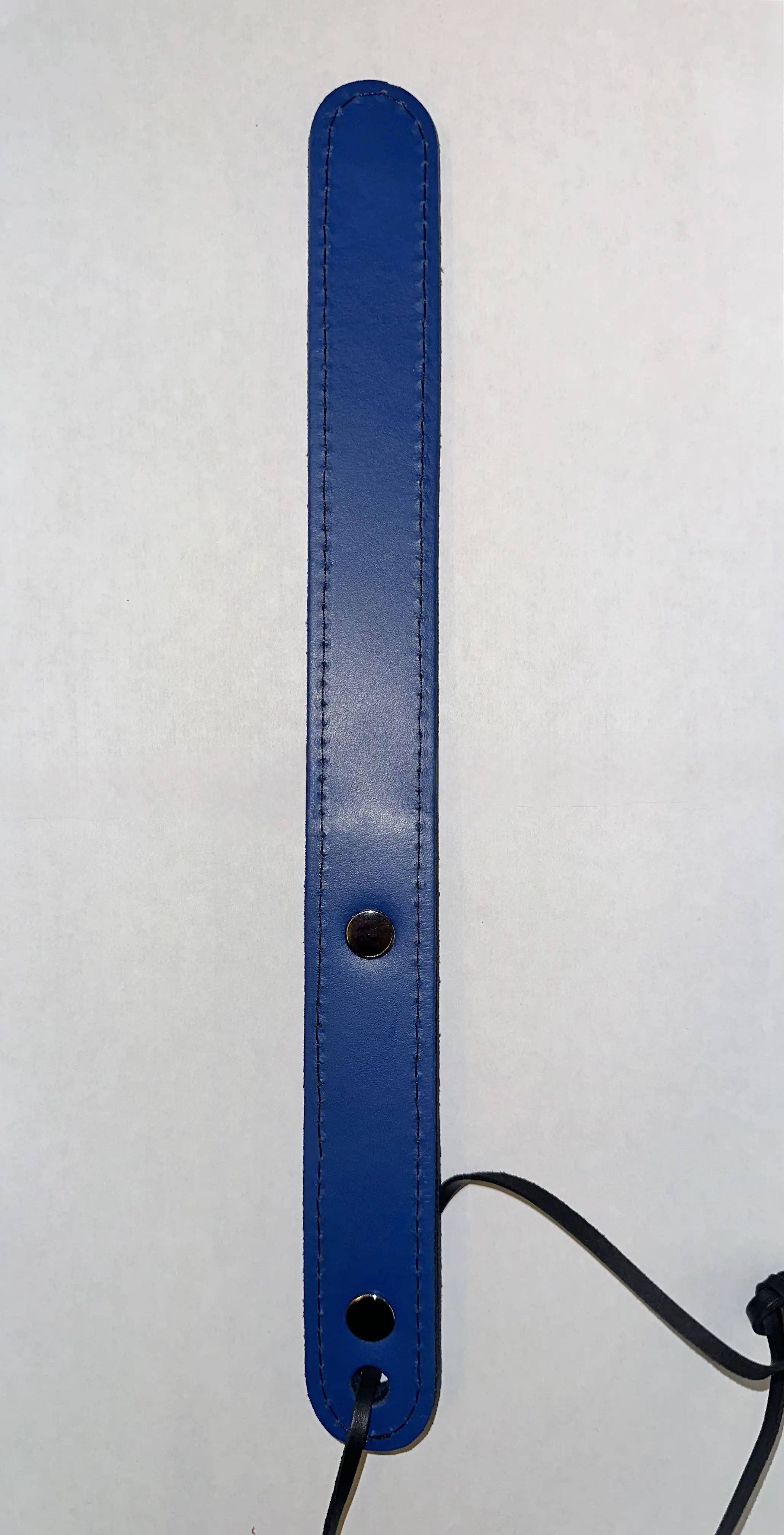 Leder Klatsche mit Nieten in 4 Farben
